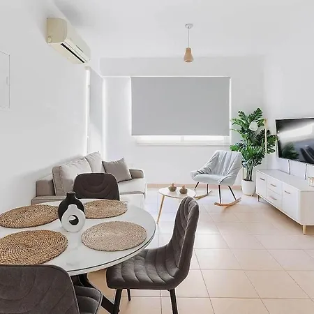 Fresh & Cozy-close To The Apartment *