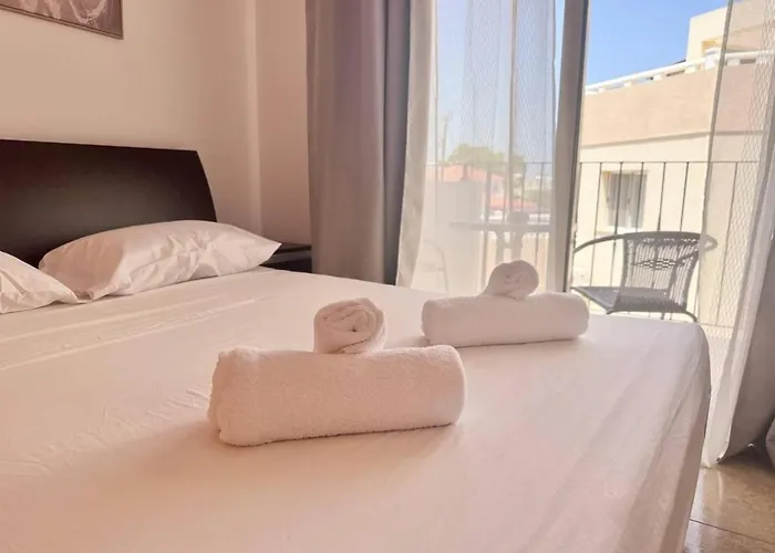 Fresh & Cozy-close To The Apartament