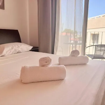 Fresh & Cozy-close To The Apartament